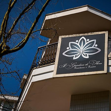Отель Il Giardino Di Flora Con Piscina Лечче Экстерьер фото
