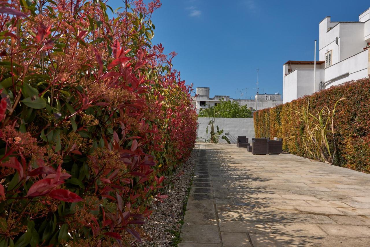 Отель Il Giardino Di Flora - Piscina & Jacuzzi Лечче Экстерьер фото