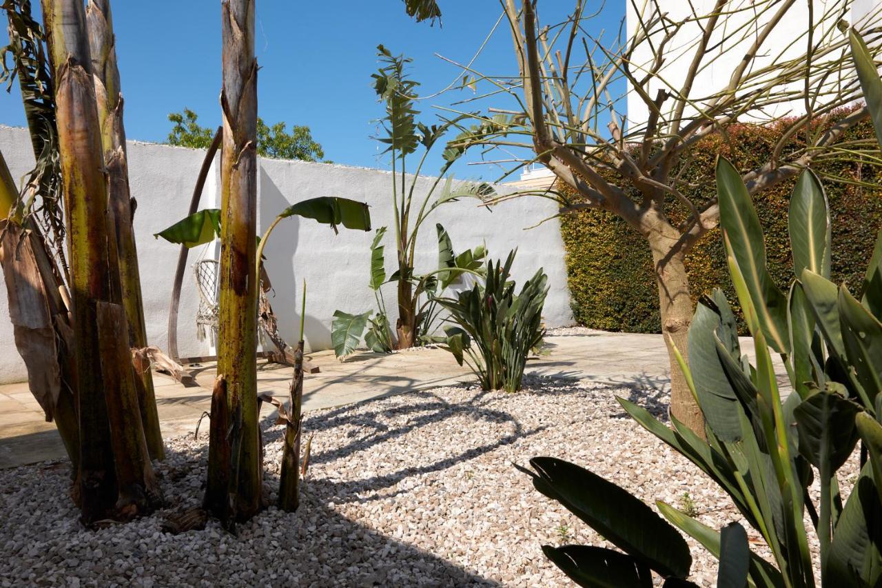 Отель Il Giardino Di Flora - Piscina & Jacuzzi Лечче Экстерьер фото