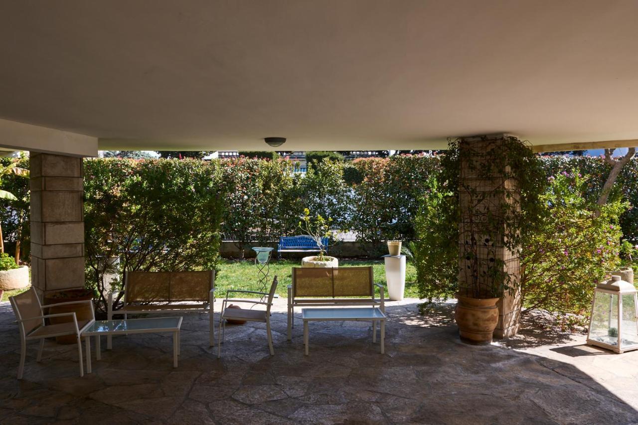 Отель Il Giardino Di Flora Con Piscina Лечче Экстерьер фото