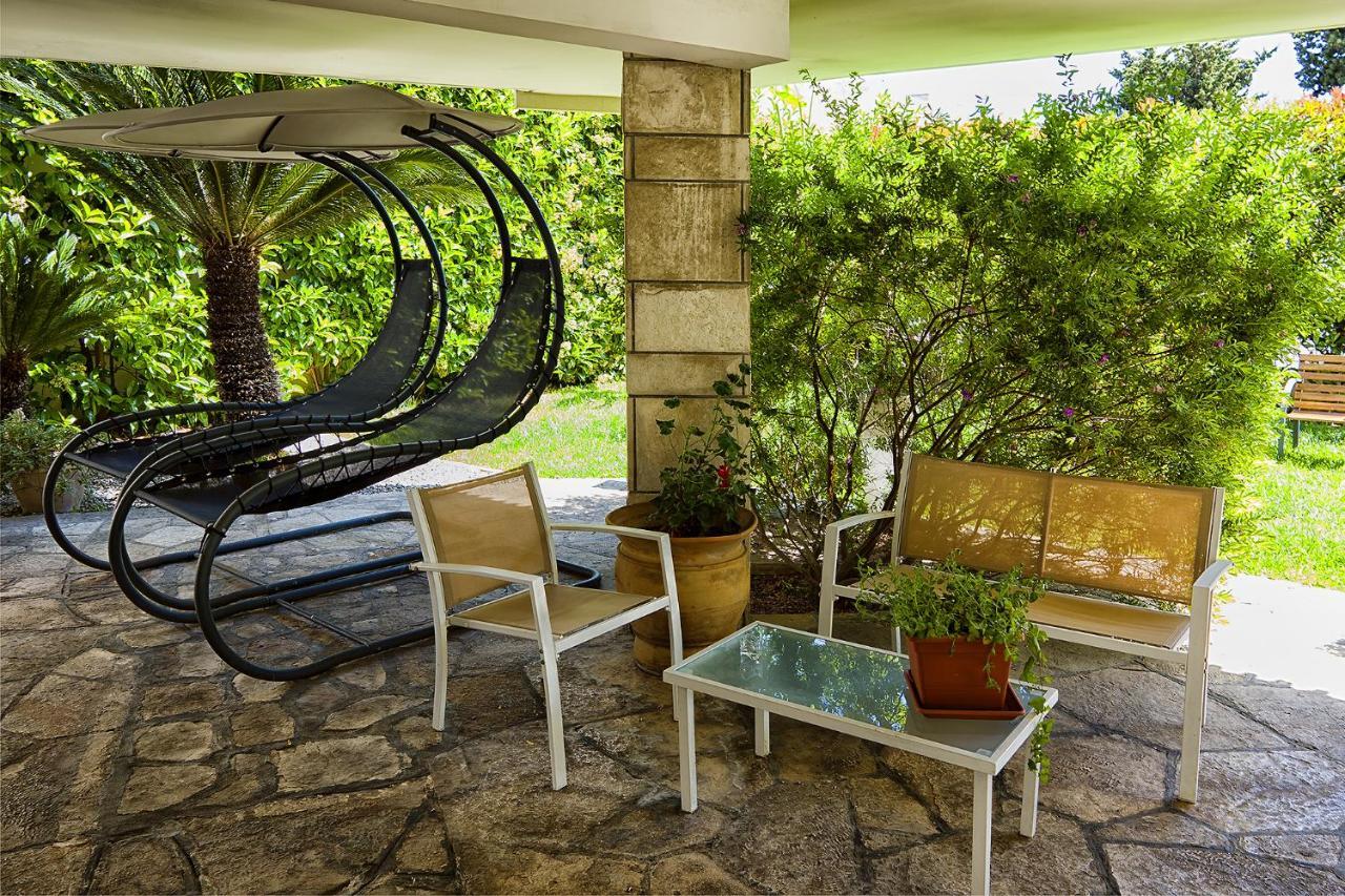 Отель Il Giardino Di Flora Con Piscina Лечче Экстерьер фото