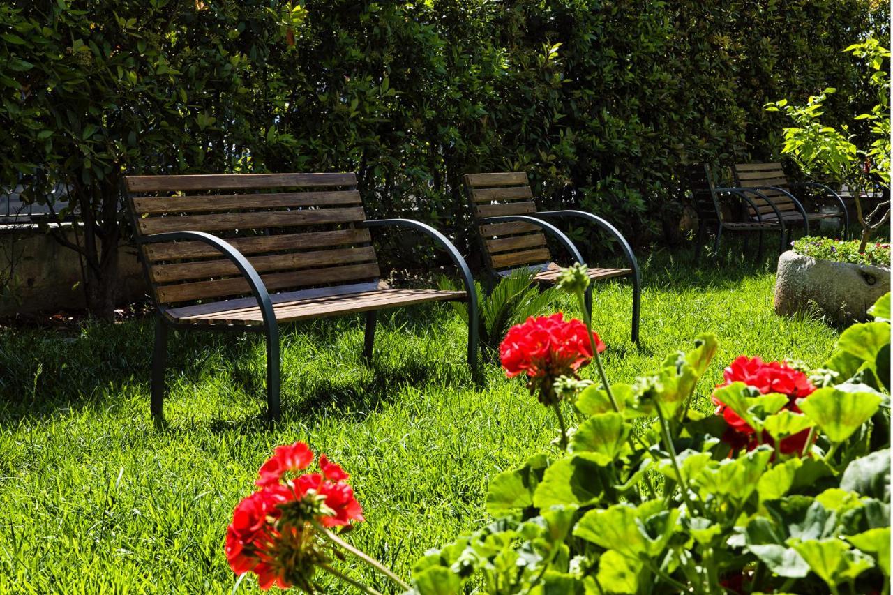 Отель Il Giardino Di Flora Con Piscina Лечче Экстерьер фото