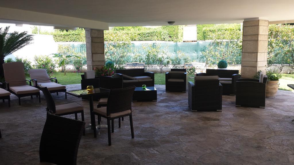 Отель Il Giardino Di Flora Con Piscina Лечче Экстерьер фото