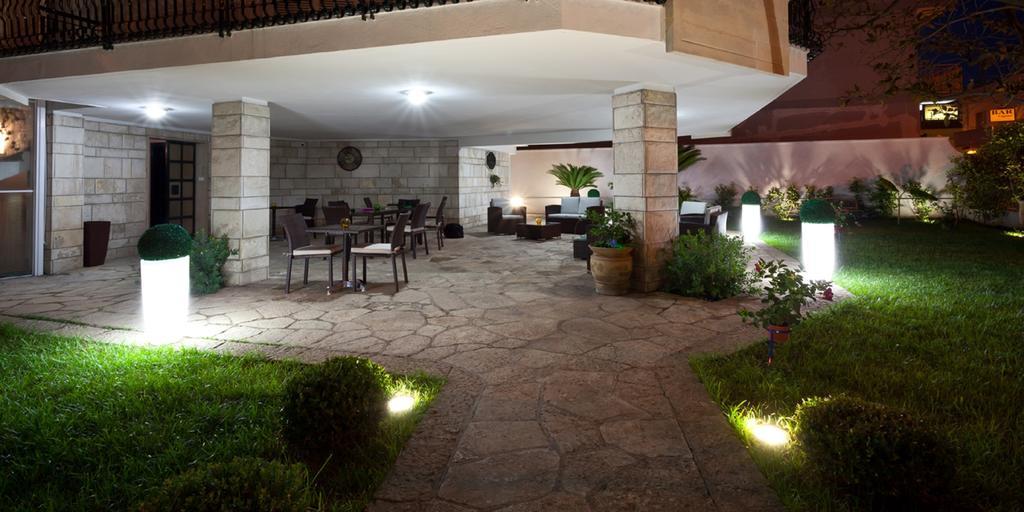 Отель Il Giardino Di Flora Con Piscina Лечче Экстерьер фото